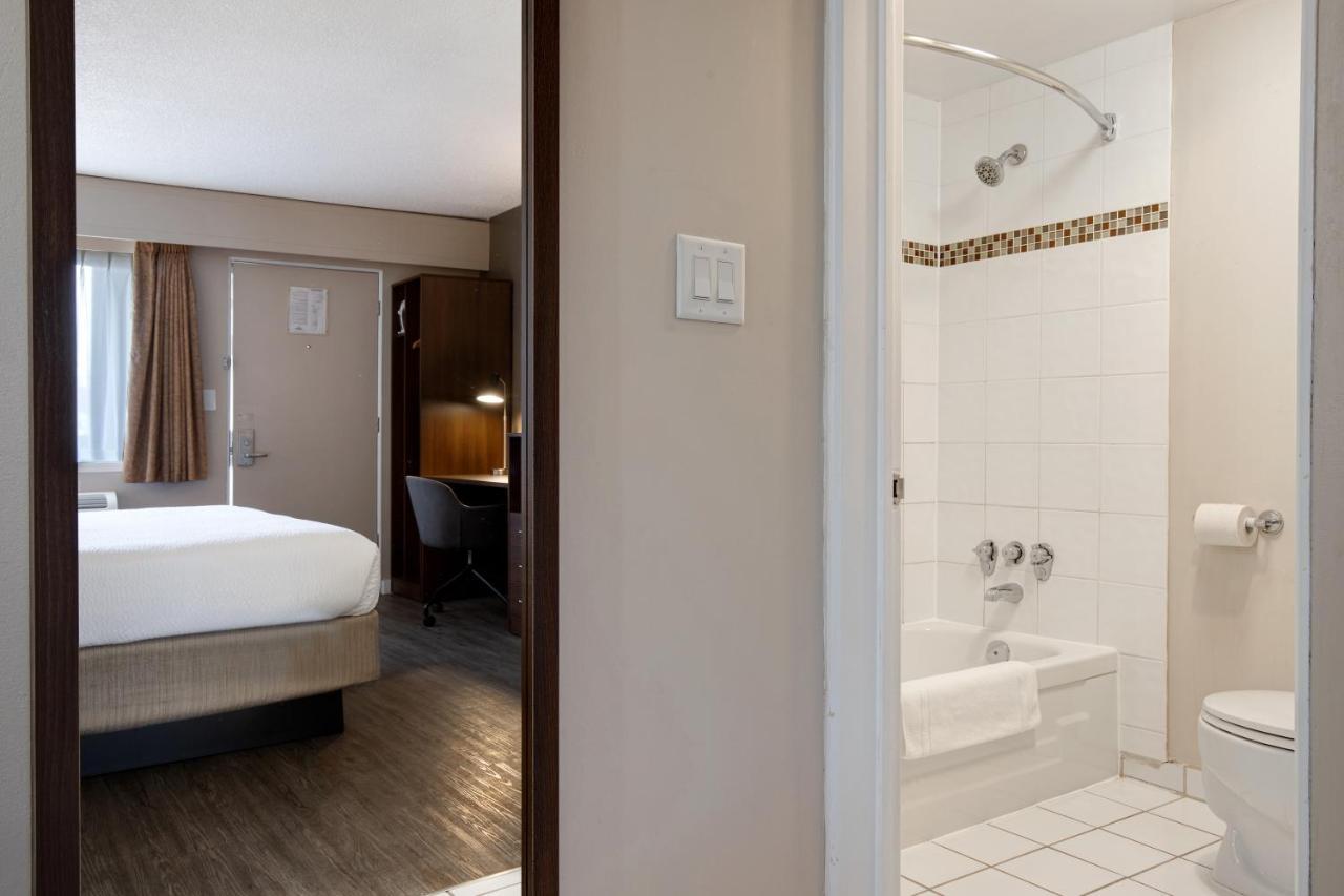 Hotel Days By Wyndham Uptown Victoria