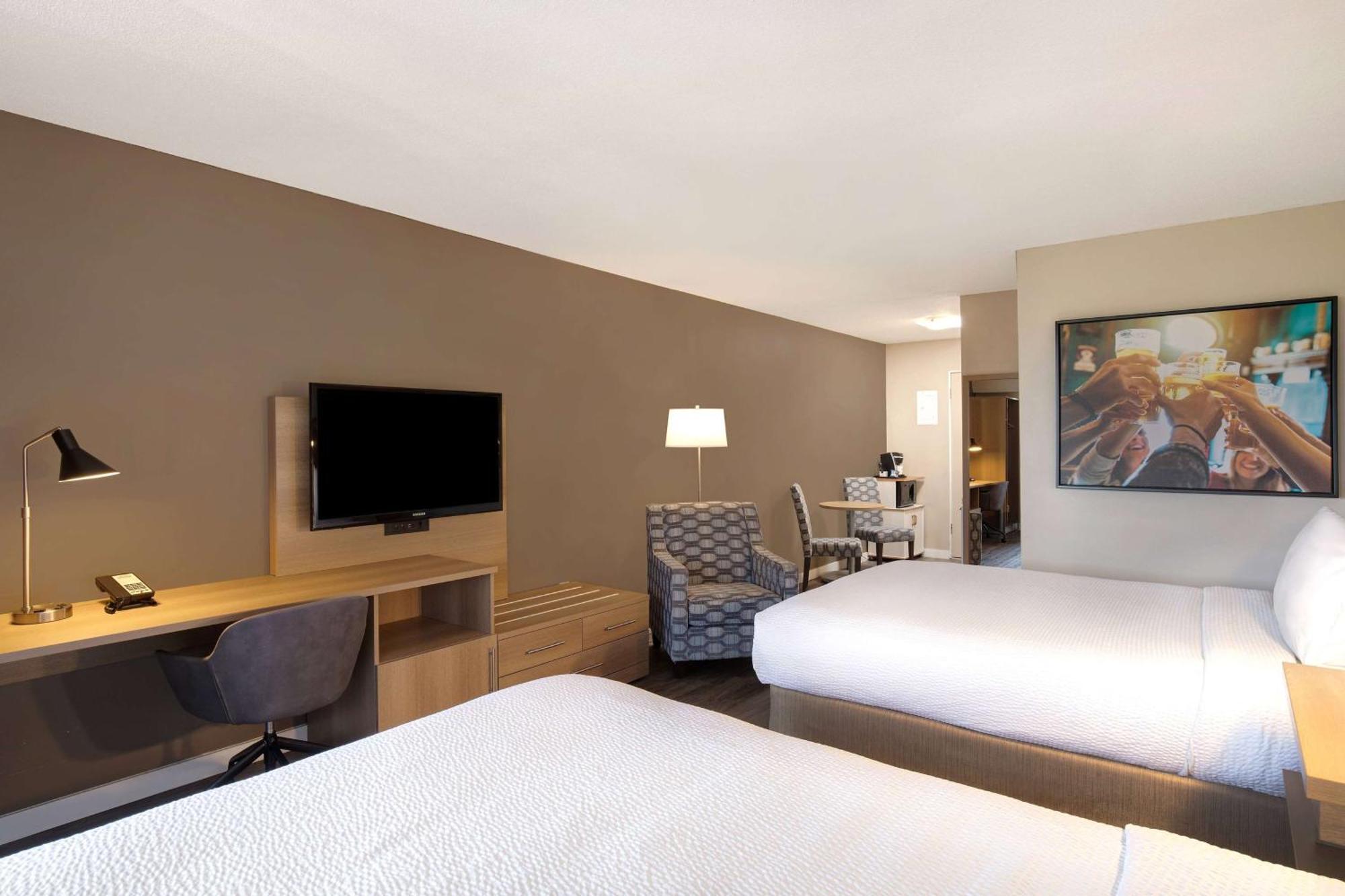 Hotel Days By Wyndham Uptown Victoria